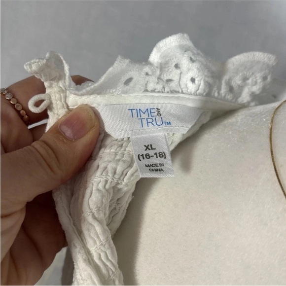 Time and Tru Womens Ruffle Eyelet Dress with Flutter Sleeves Vivid White Size XL - Picture 9 of 11